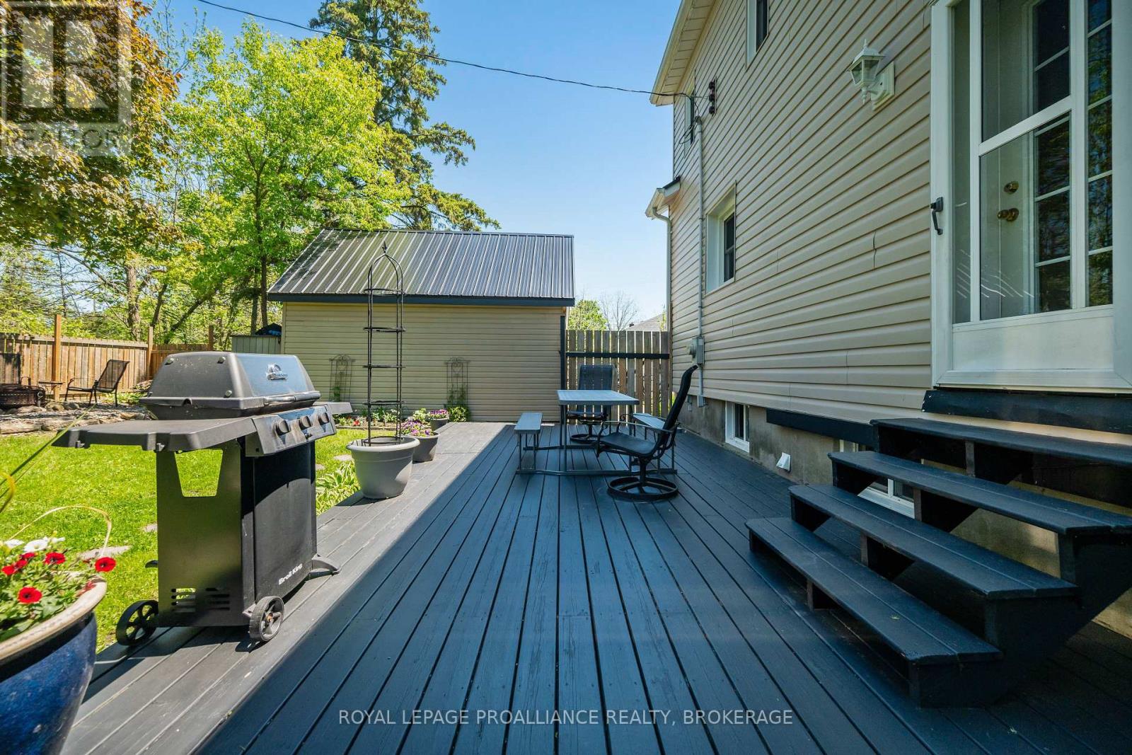 560 KING STREET W - 32