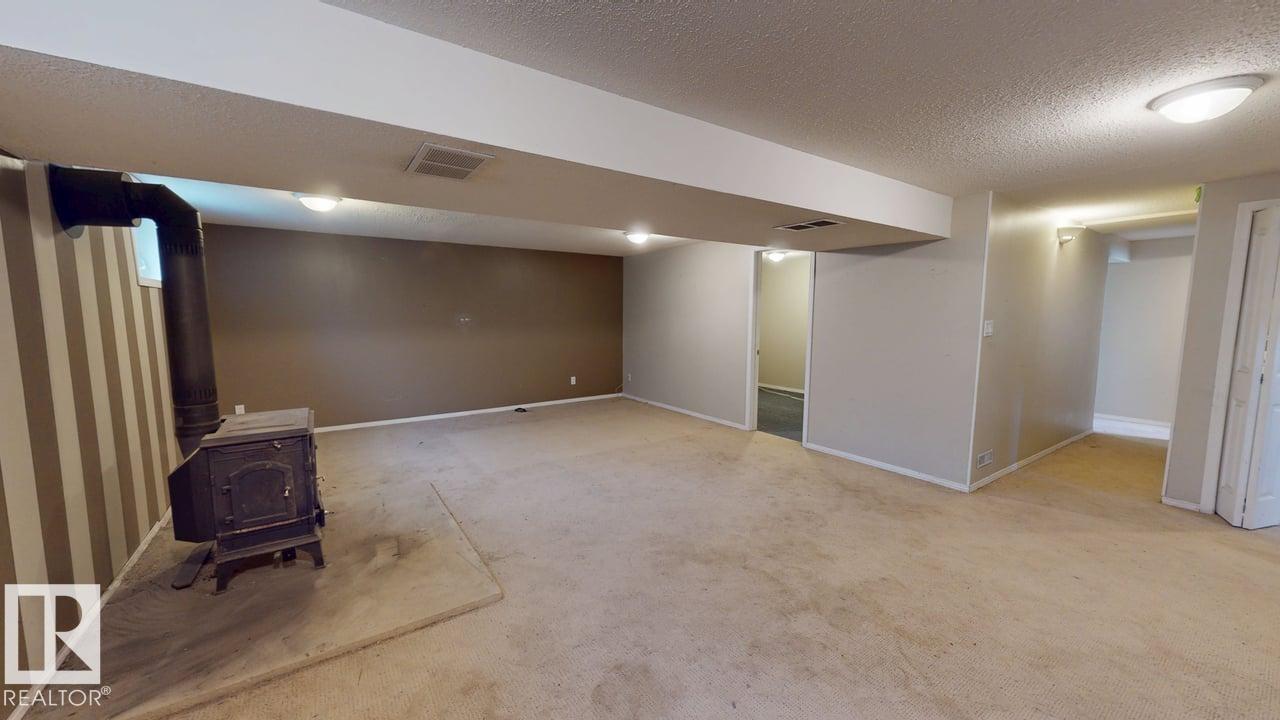 4708 47 ST - 31