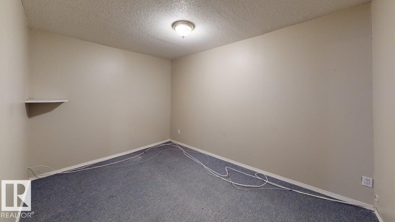 4708 47 ST - 36