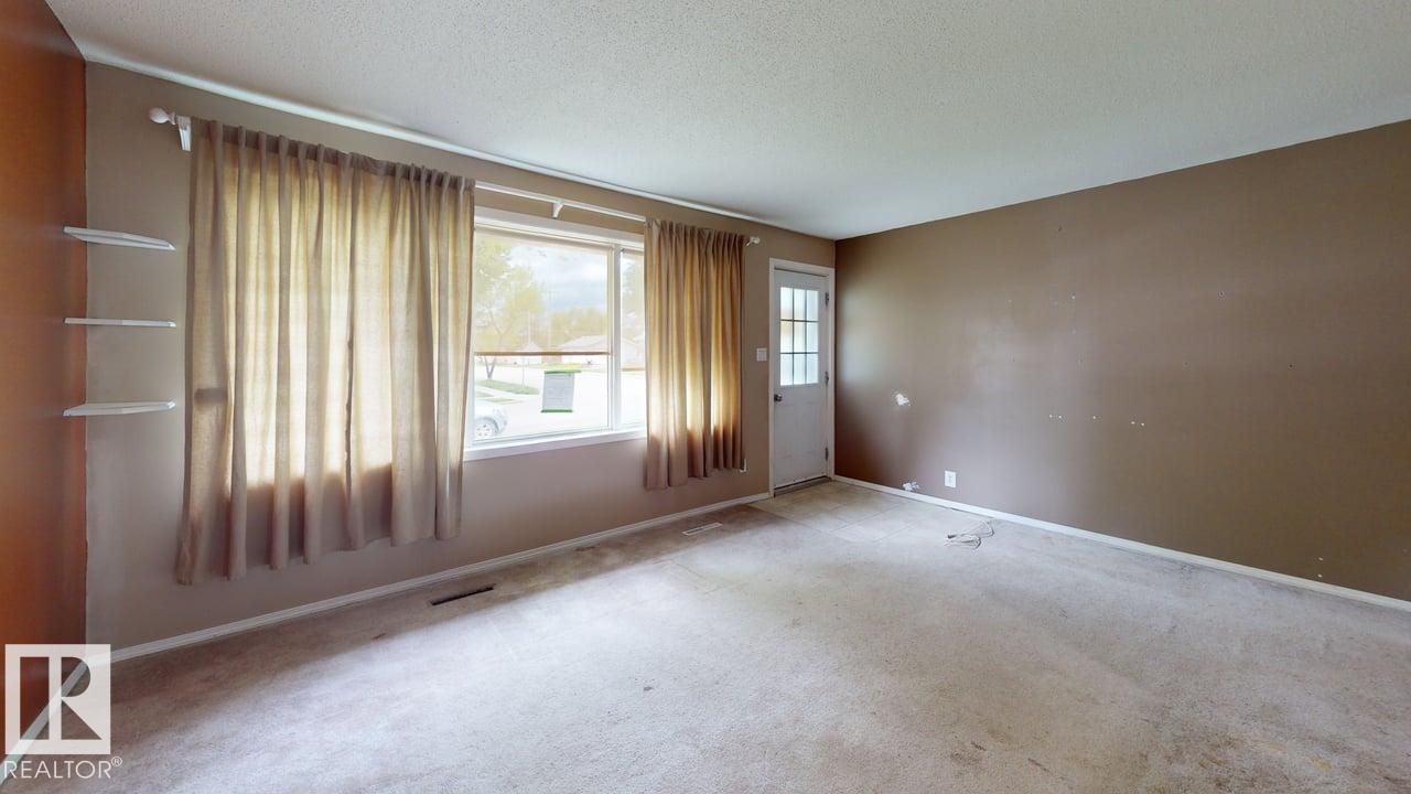 4708 47 ST - 15