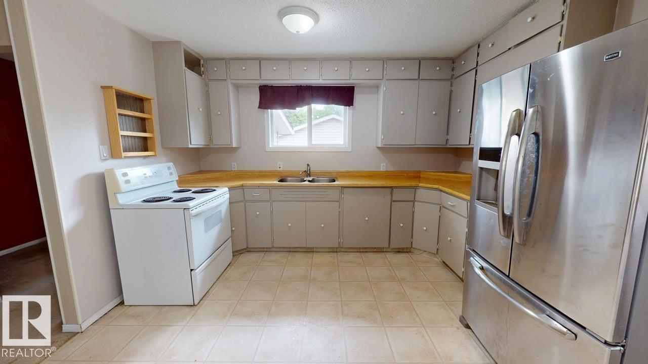4708 47 ST - 21
