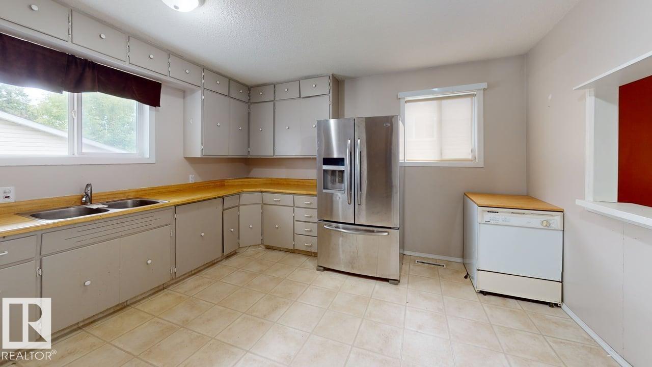 4708 47 ST - 20