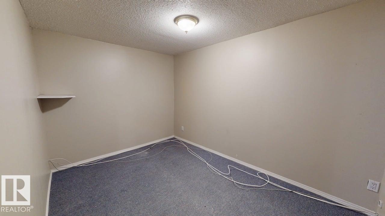 4708 47 ST - 33
