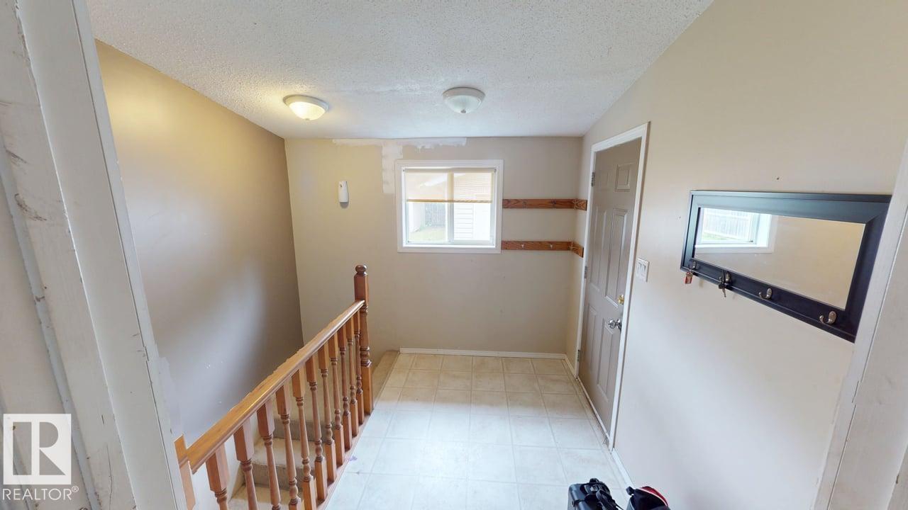 4708 47 ST - 29