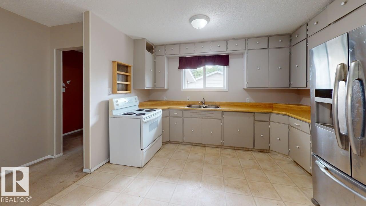4708 47 ST - 19