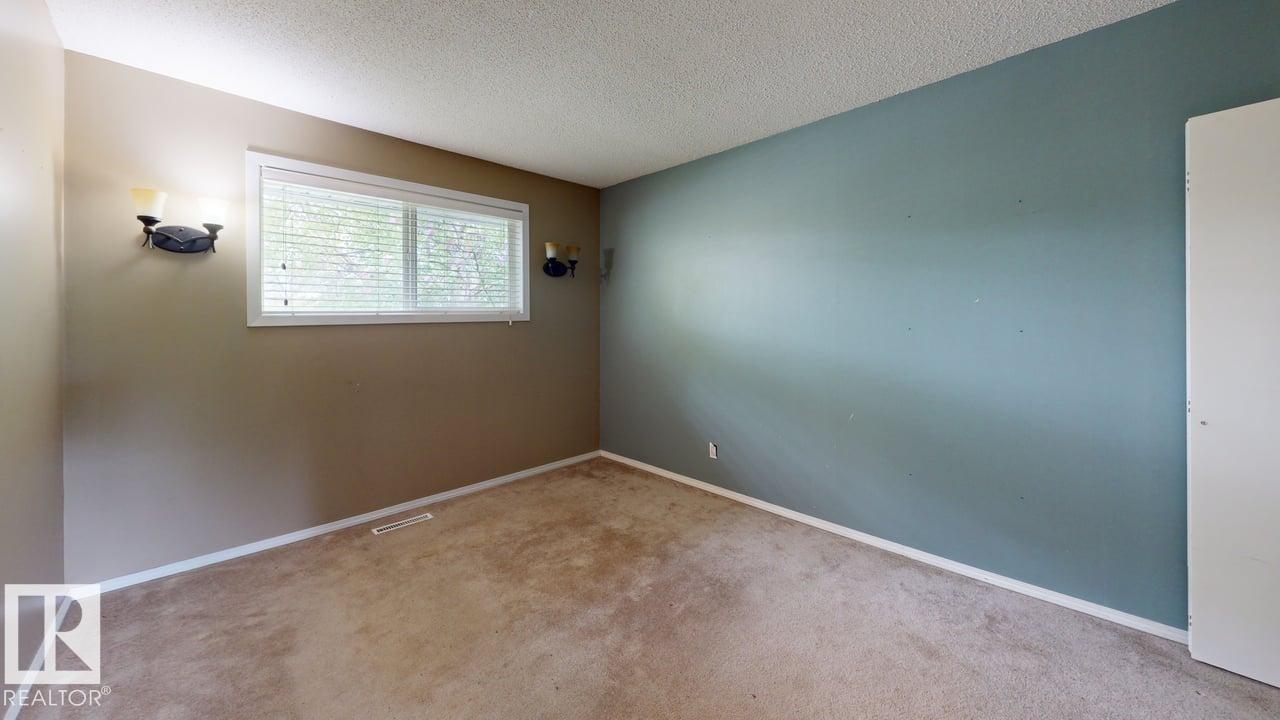 4708 47 ST - 23