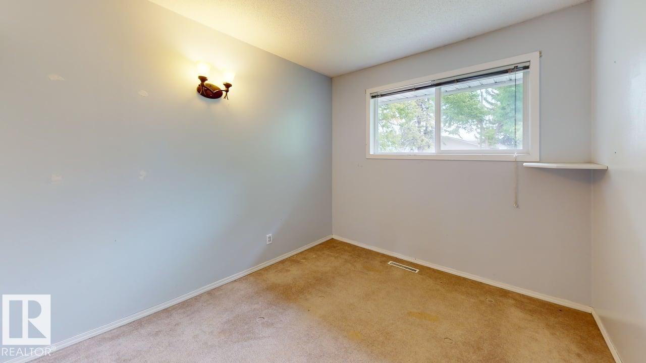 4708 47 ST - 25
