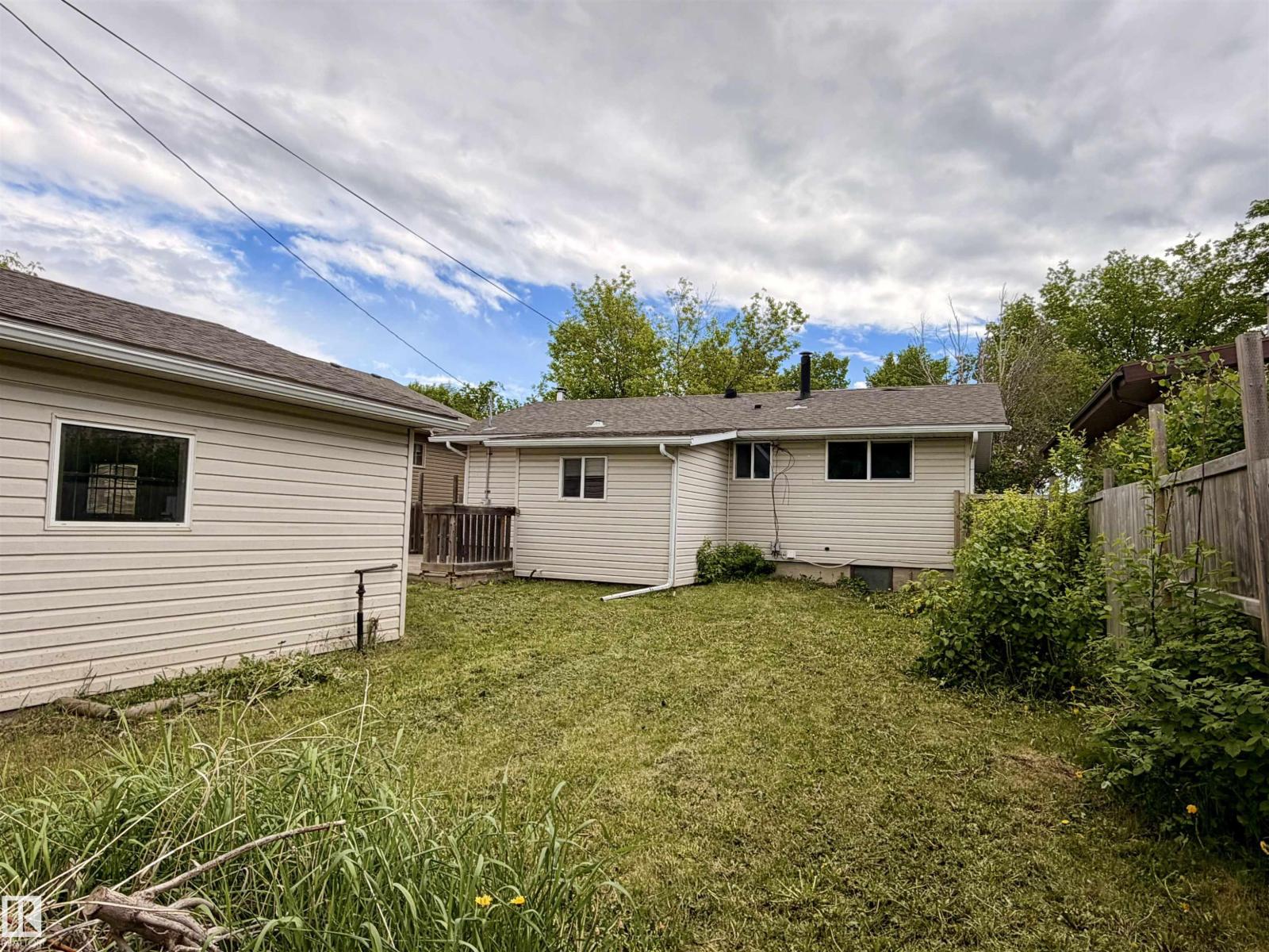 4708 47 ST - 10