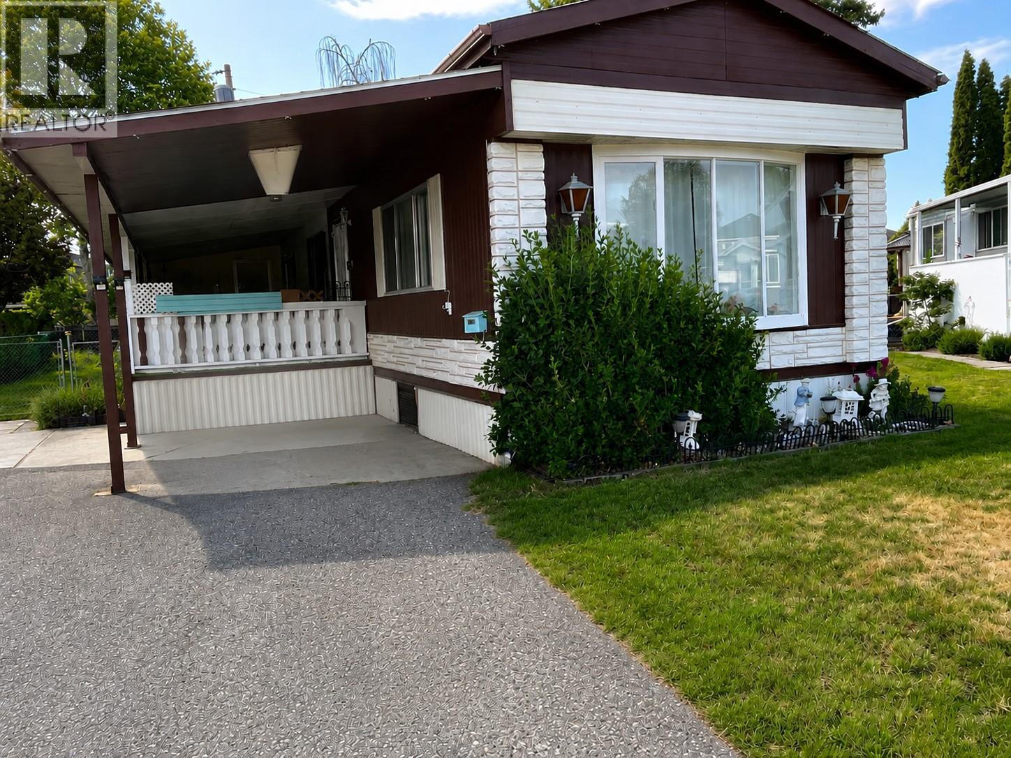 110 3745 Lakeshore Road, Kelowna