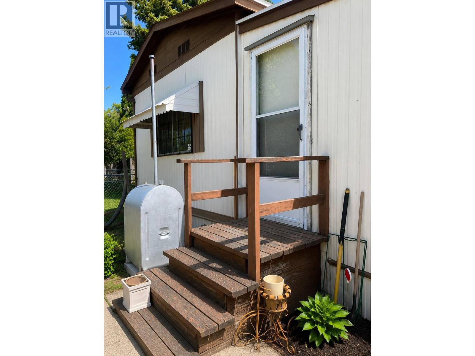 110 3745 Lakeshore Road, Kelowna