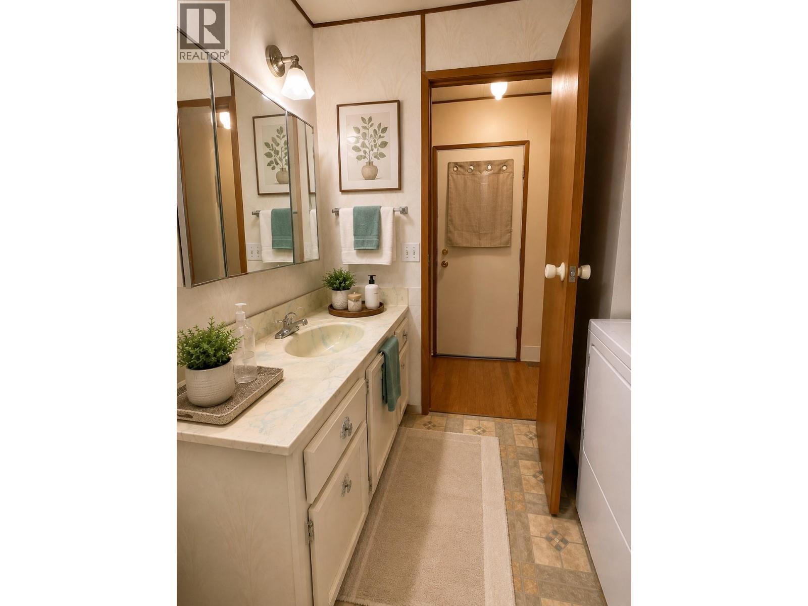 110 3745 Lakeshore Road, Kelowna