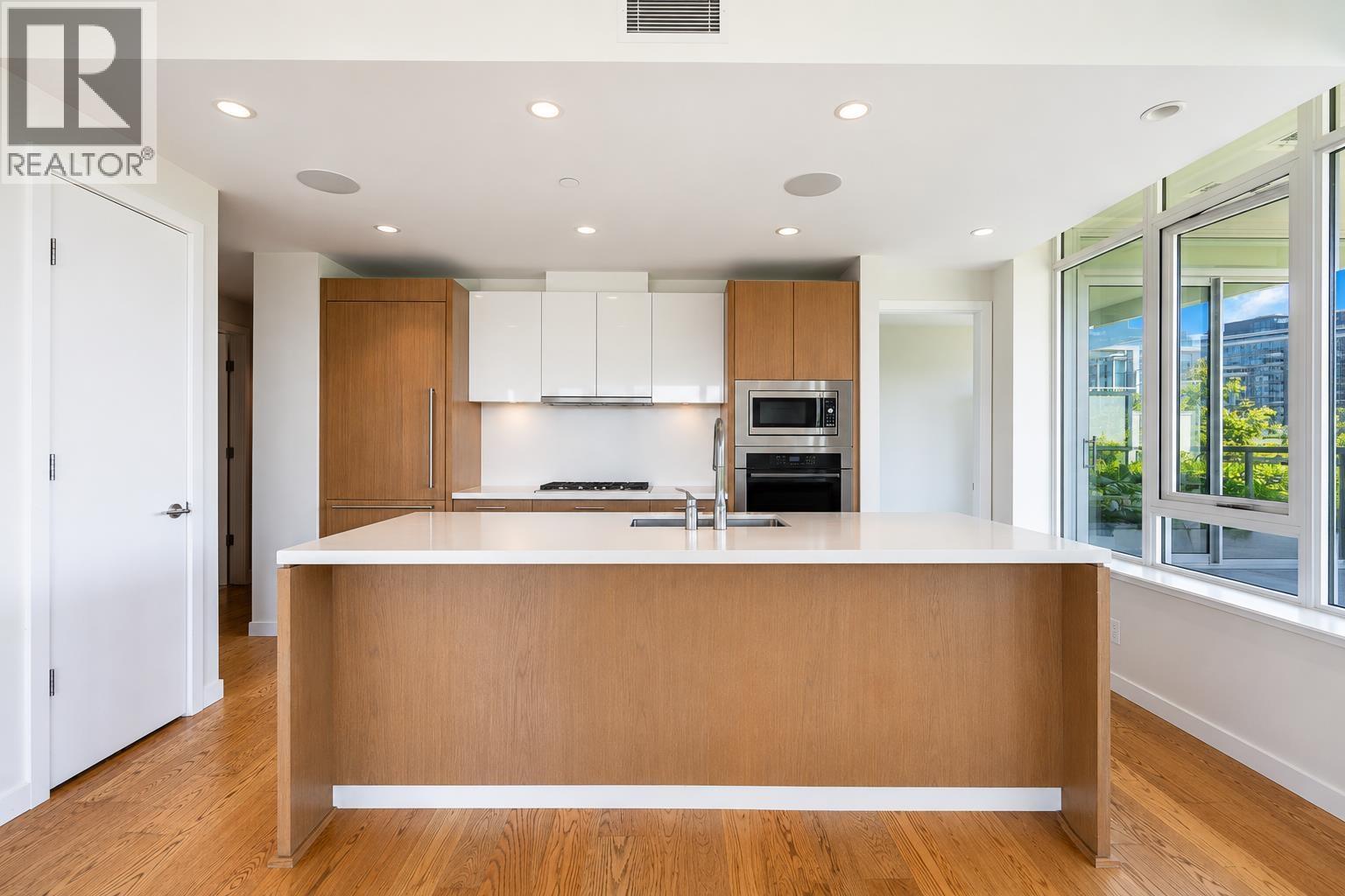 403 788 ARTHUR ERICKSON PLACE, Vancouver