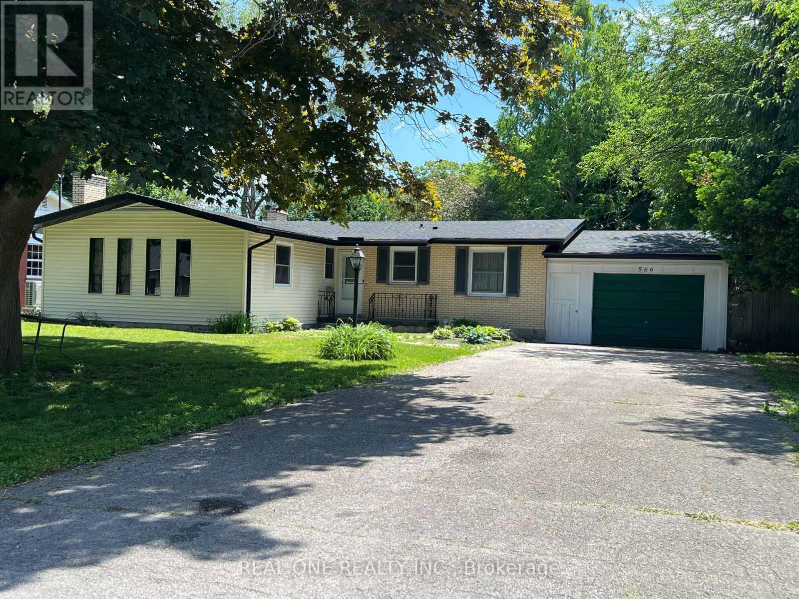 566 MIDDLEWOODS DRIVE - 1