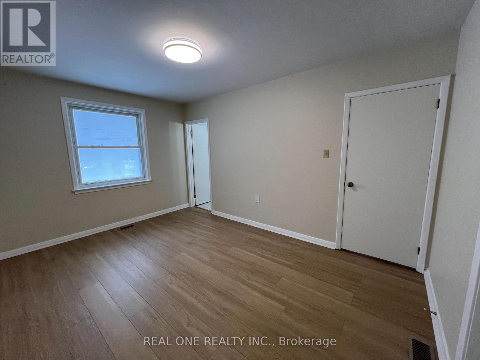 566 MIDDLEWOODS DRIVE - 14