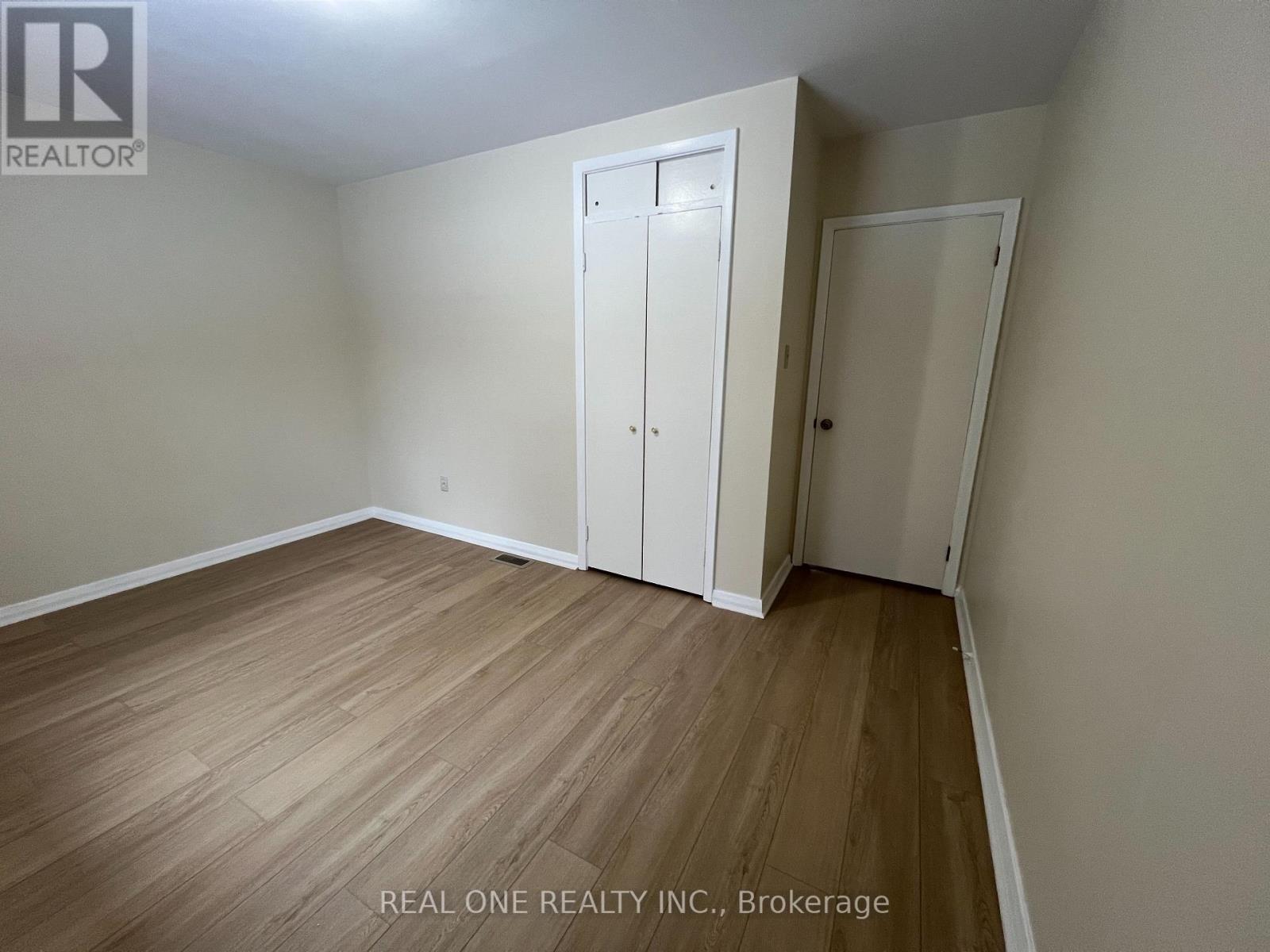 566 MIDDLEWOODS DRIVE - 17