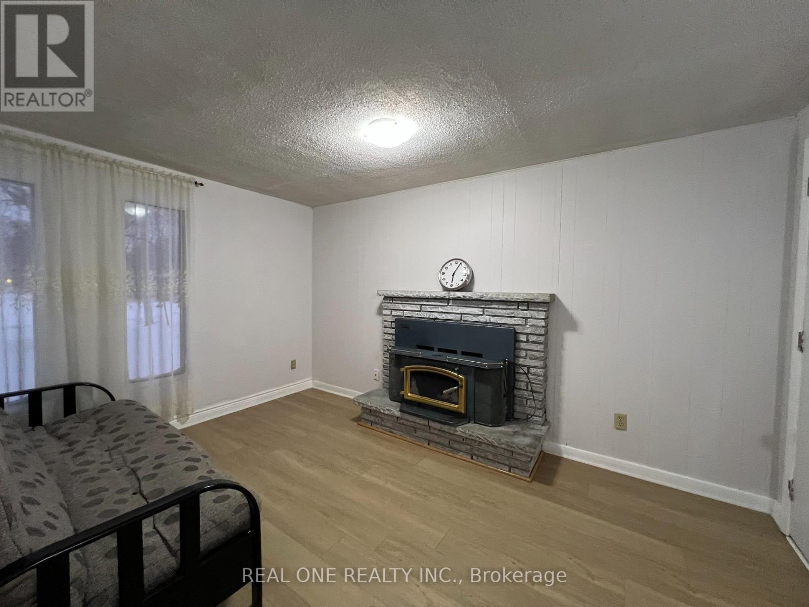 566 MIDDLEWOODS DRIVE - 22