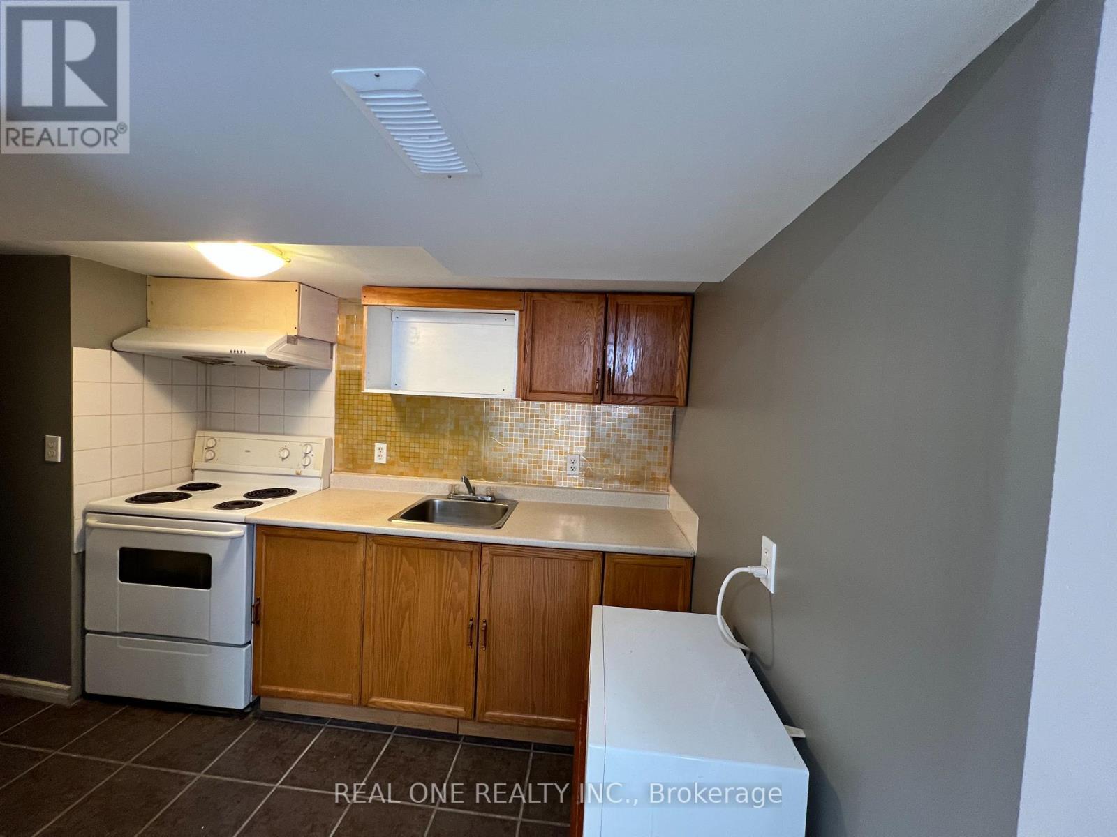 566 MIDDLEWOODS DRIVE - 30