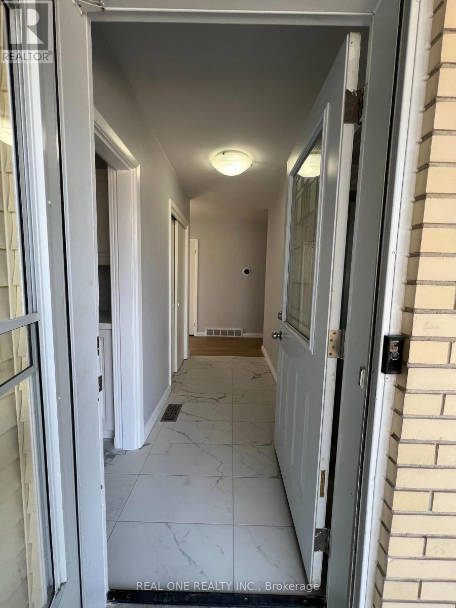 566 MIDDLEWOODS DRIVE - 7