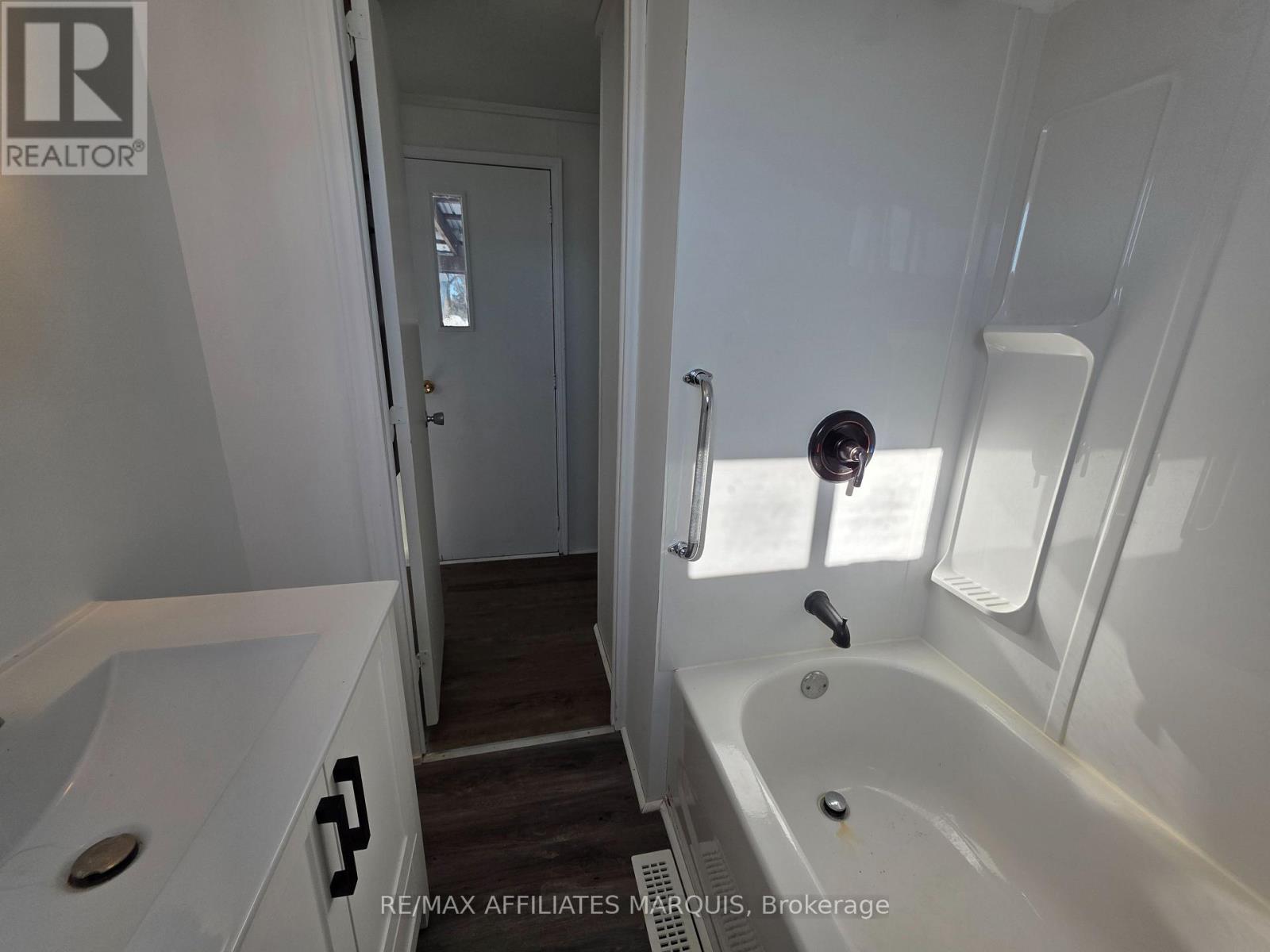 202 JACK STREET - 25