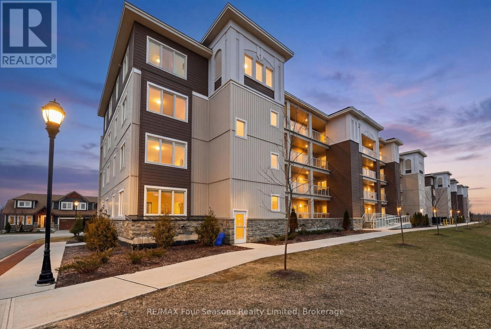 #108 17 SPOONER CRESCENT - 1