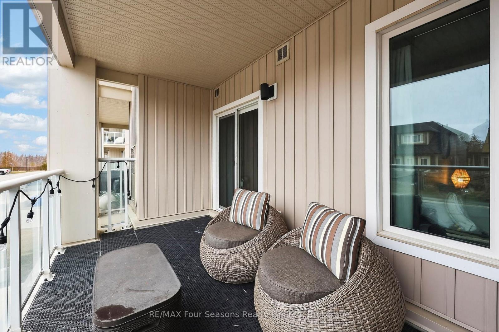 #108 17 SPOONER CRESCENT - 18