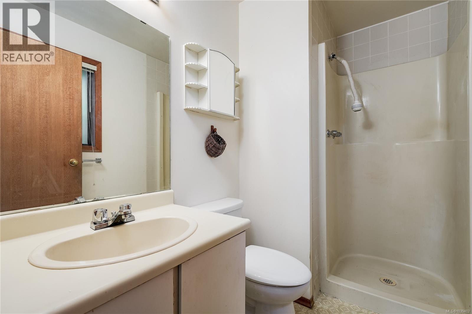 8587 Sansum Park Dr, North Saanich