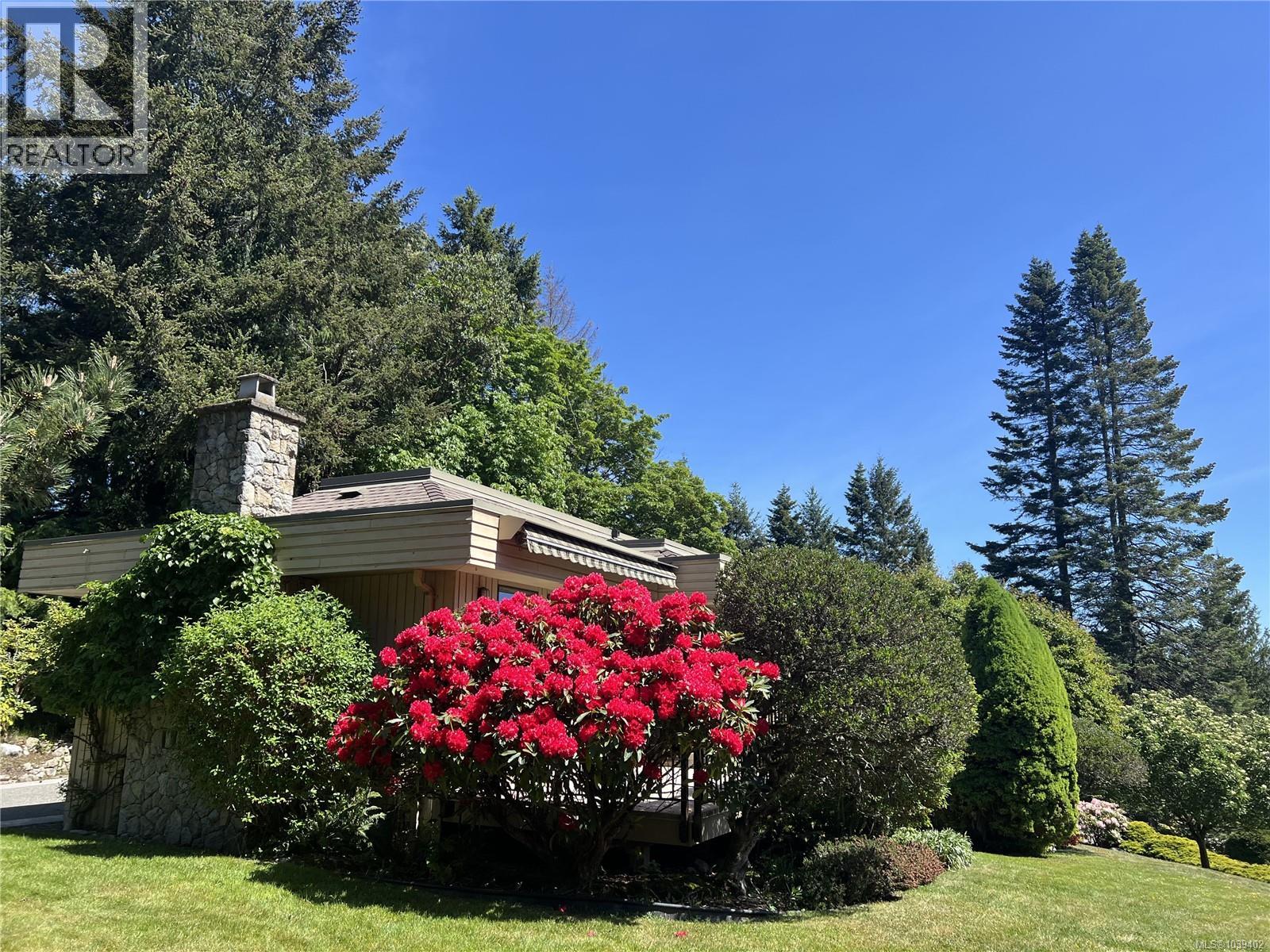 8587 Sansum Park Dr, North Saanich