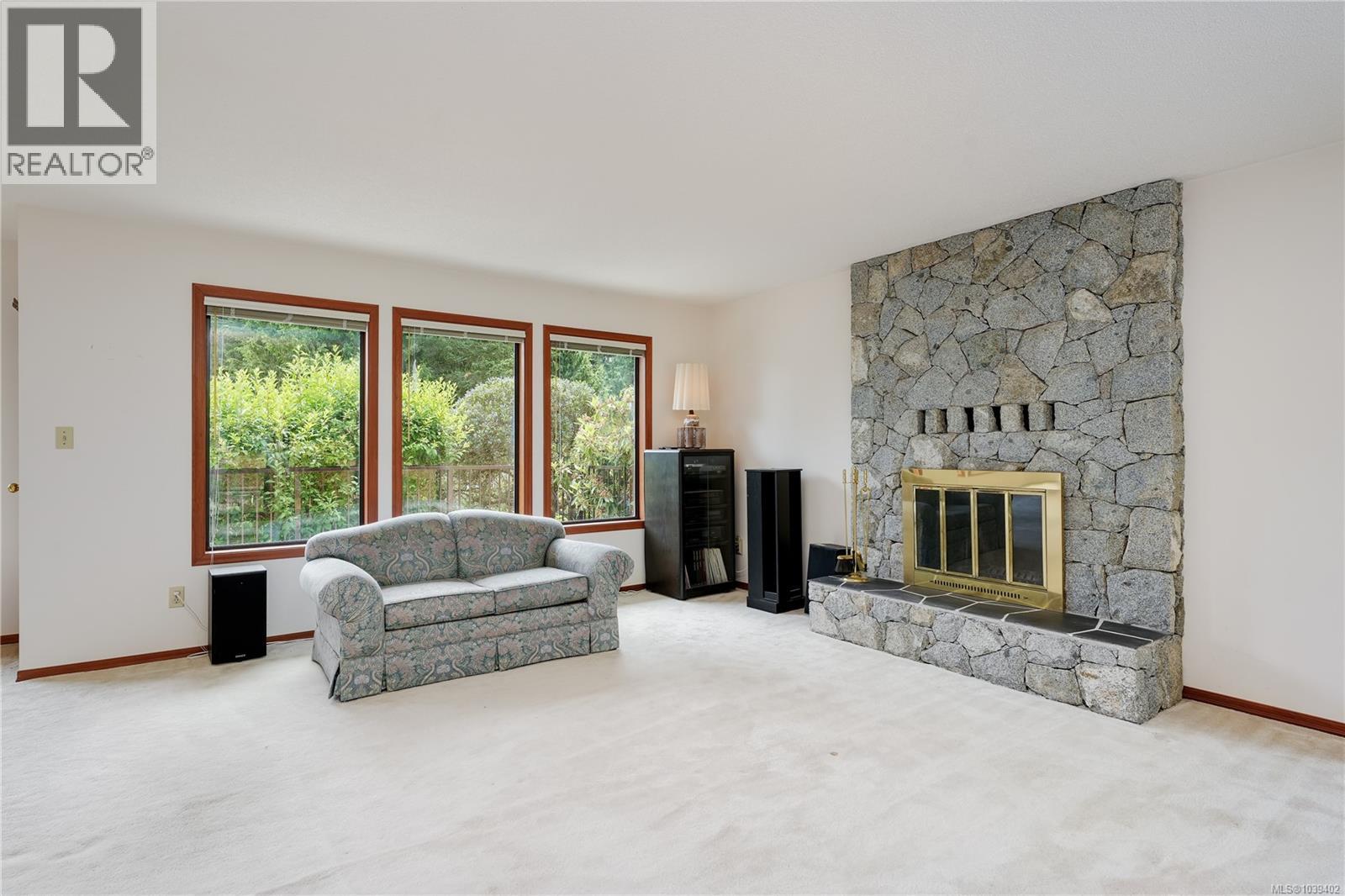 8587 Sansum Park Dr, North Saanich