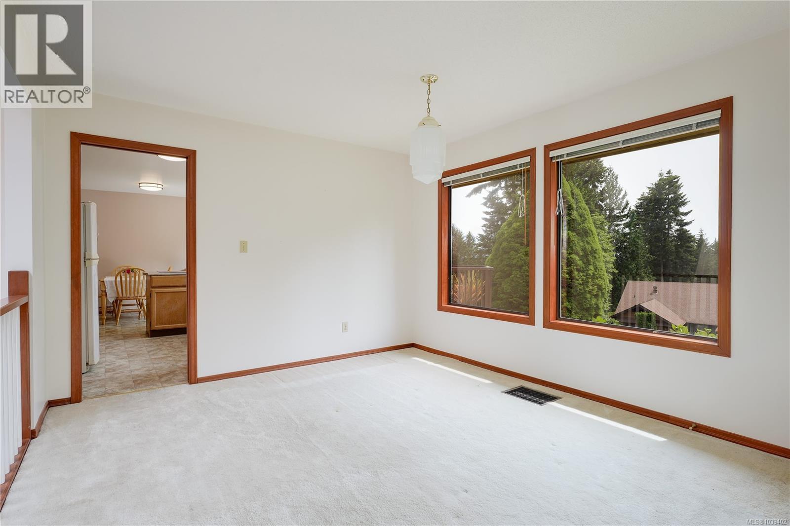 8587 Sansum Park Dr, North Saanich