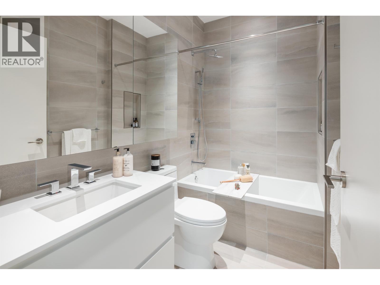 598 ARTHUR ERICKSON PLACE, West Vancouver