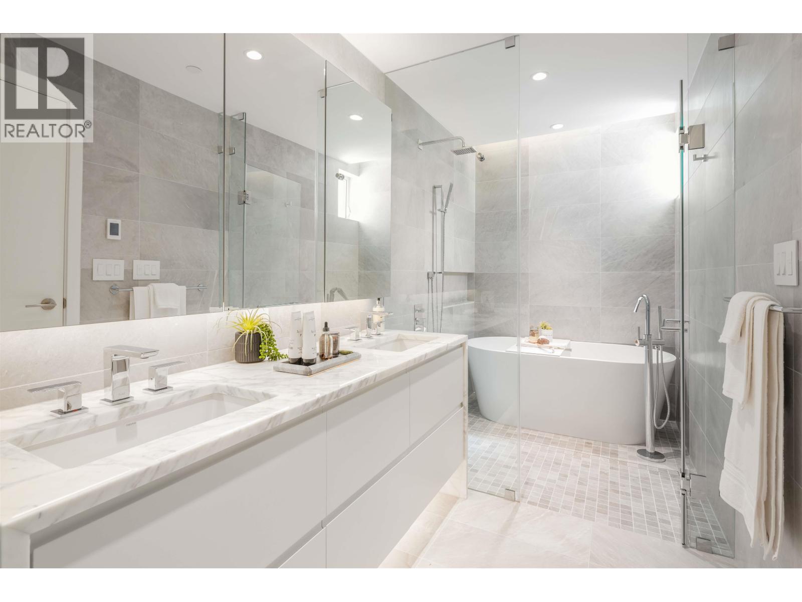598 ARTHUR ERICKSON PLACE, West Vancouver