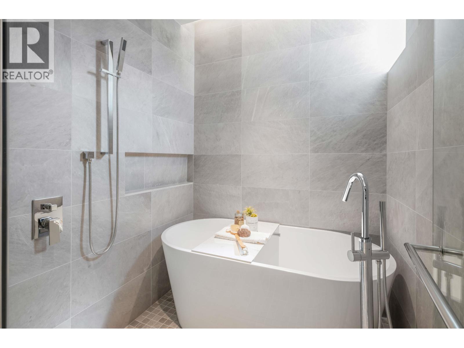 598 ARTHUR ERICKSON PLACE, West Vancouver