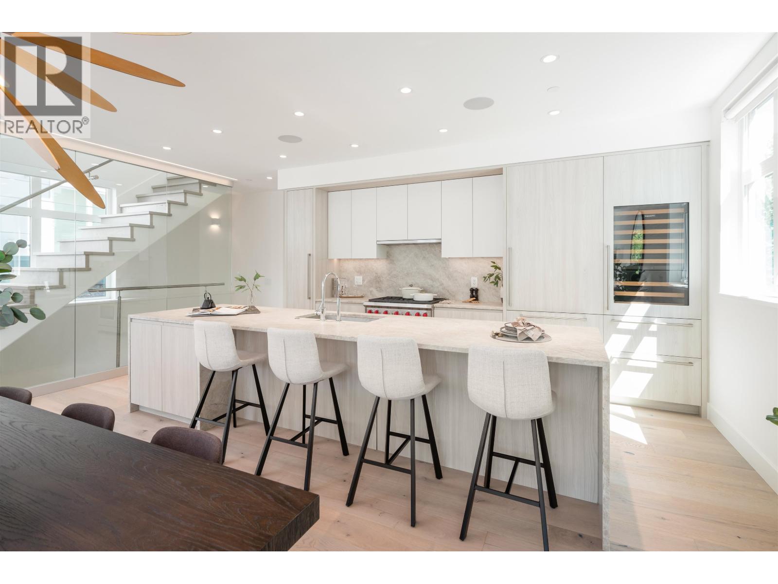 598 ARTHUR ERICKSON PLACE, West Vancouver