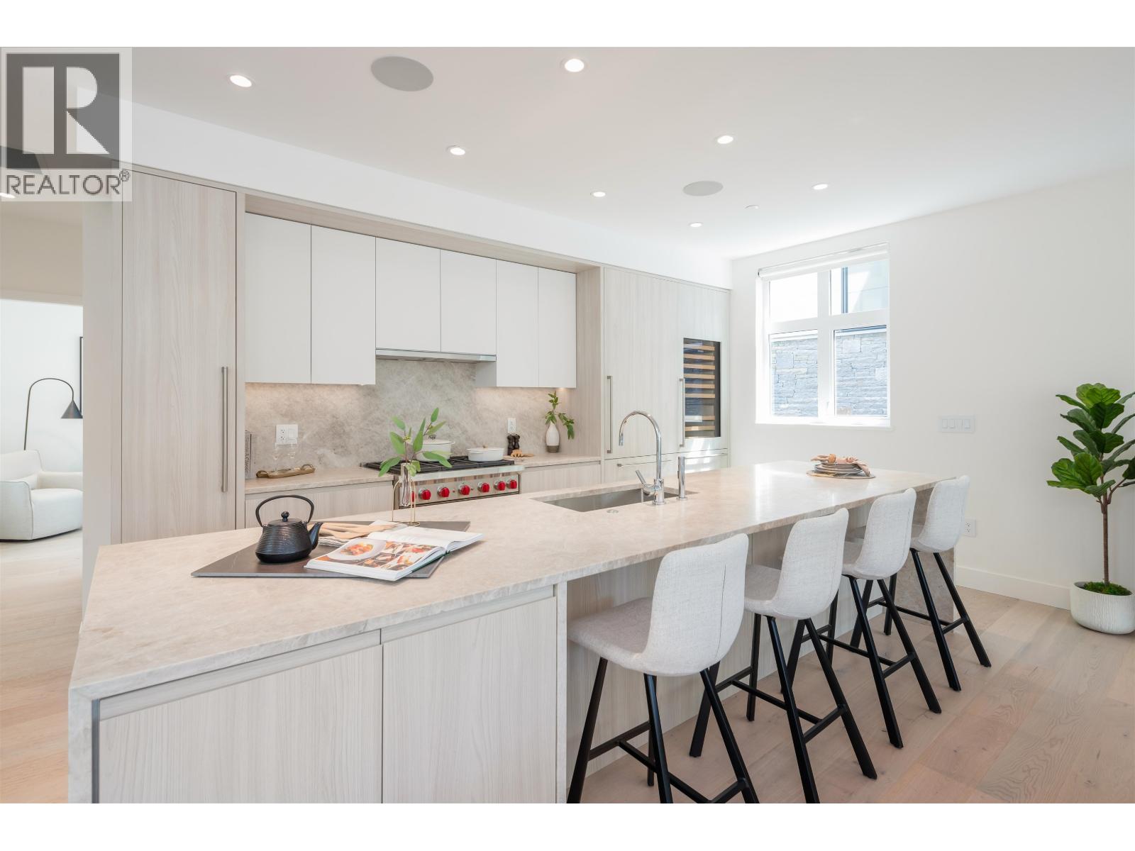 598 ARTHUR ERICKSON PLACE, West Vancouver