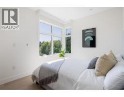 598 Arthur Erickson Place, West Vancouver, BC V7T1J1 Photo 16