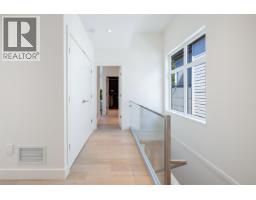 598 Arthur Erickson Place, West Vancouver, BC V7T1J1 Photo 9