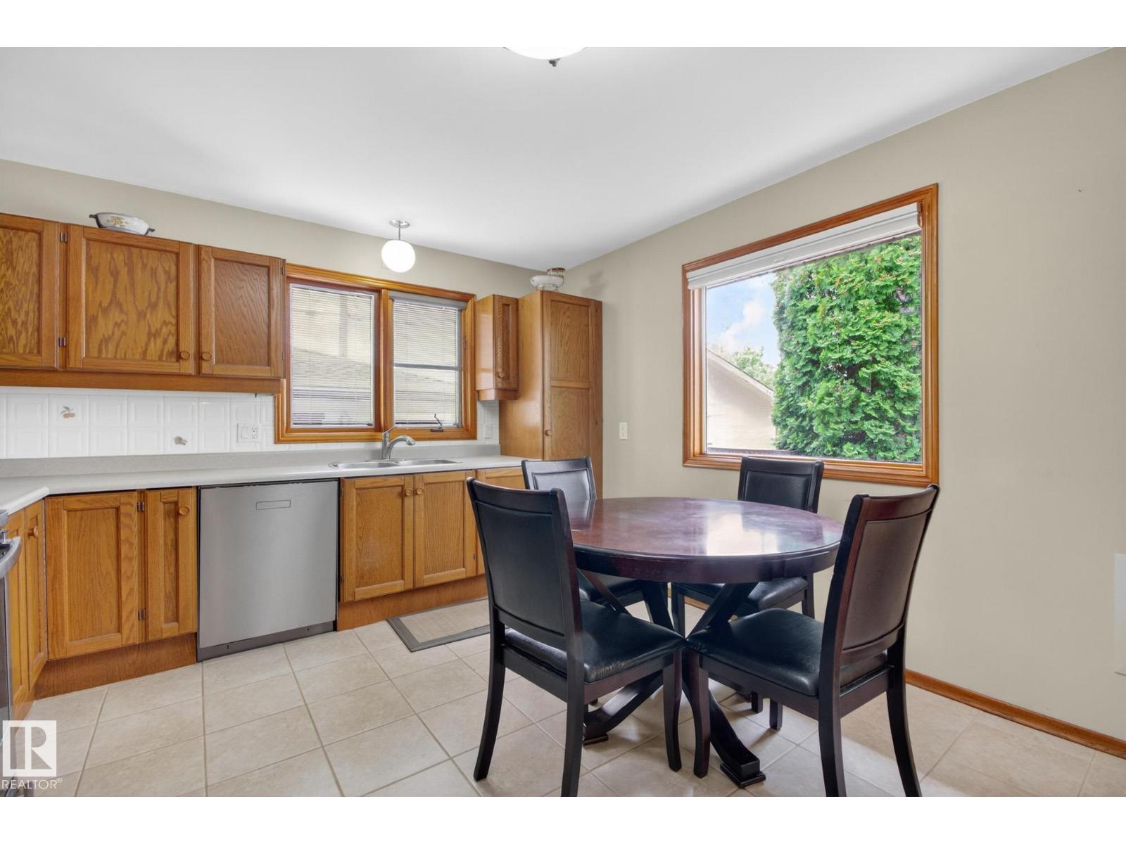 9243 74 ST NW - photo 4
