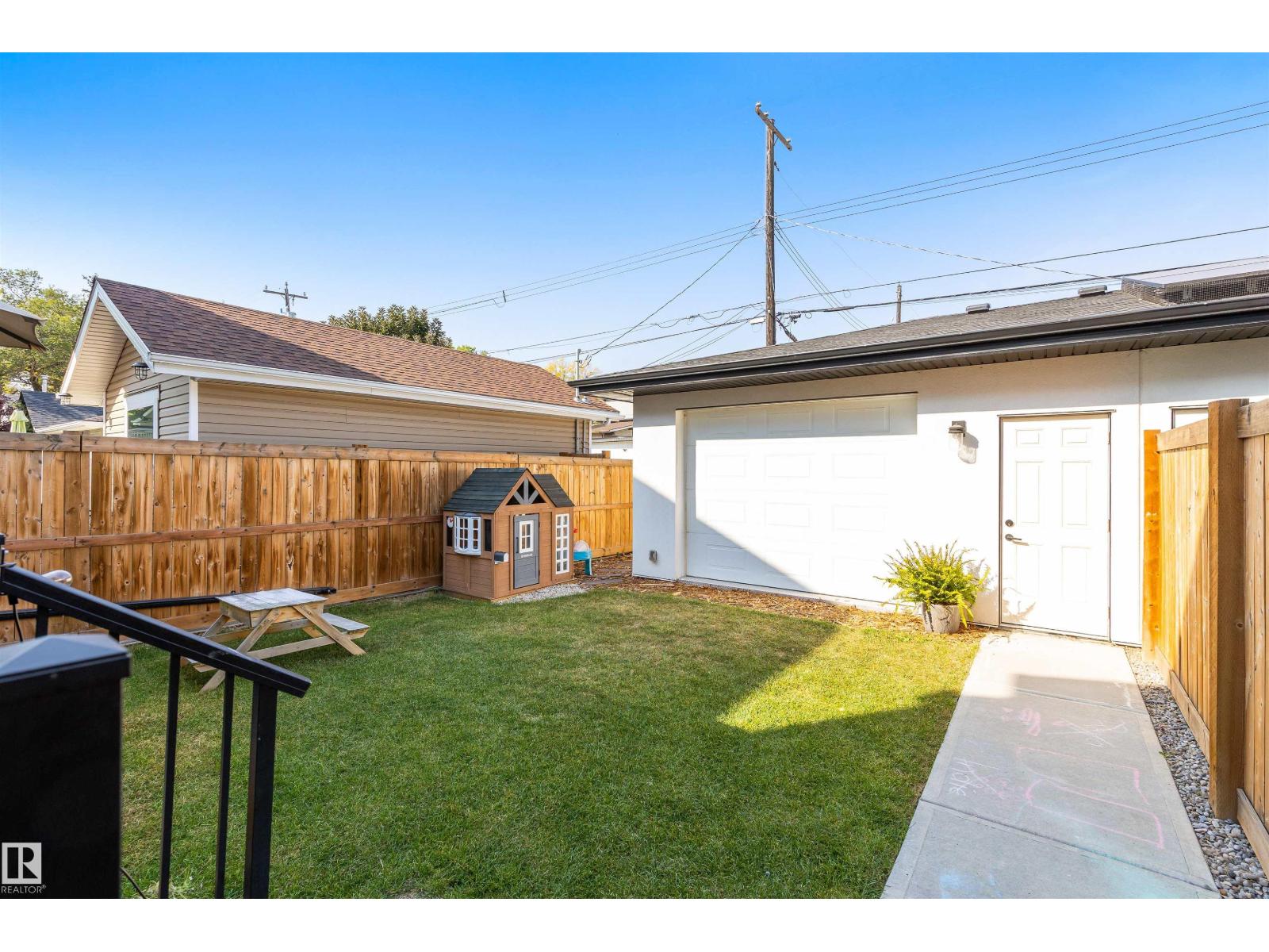 8814 85 AV NW — photo 30