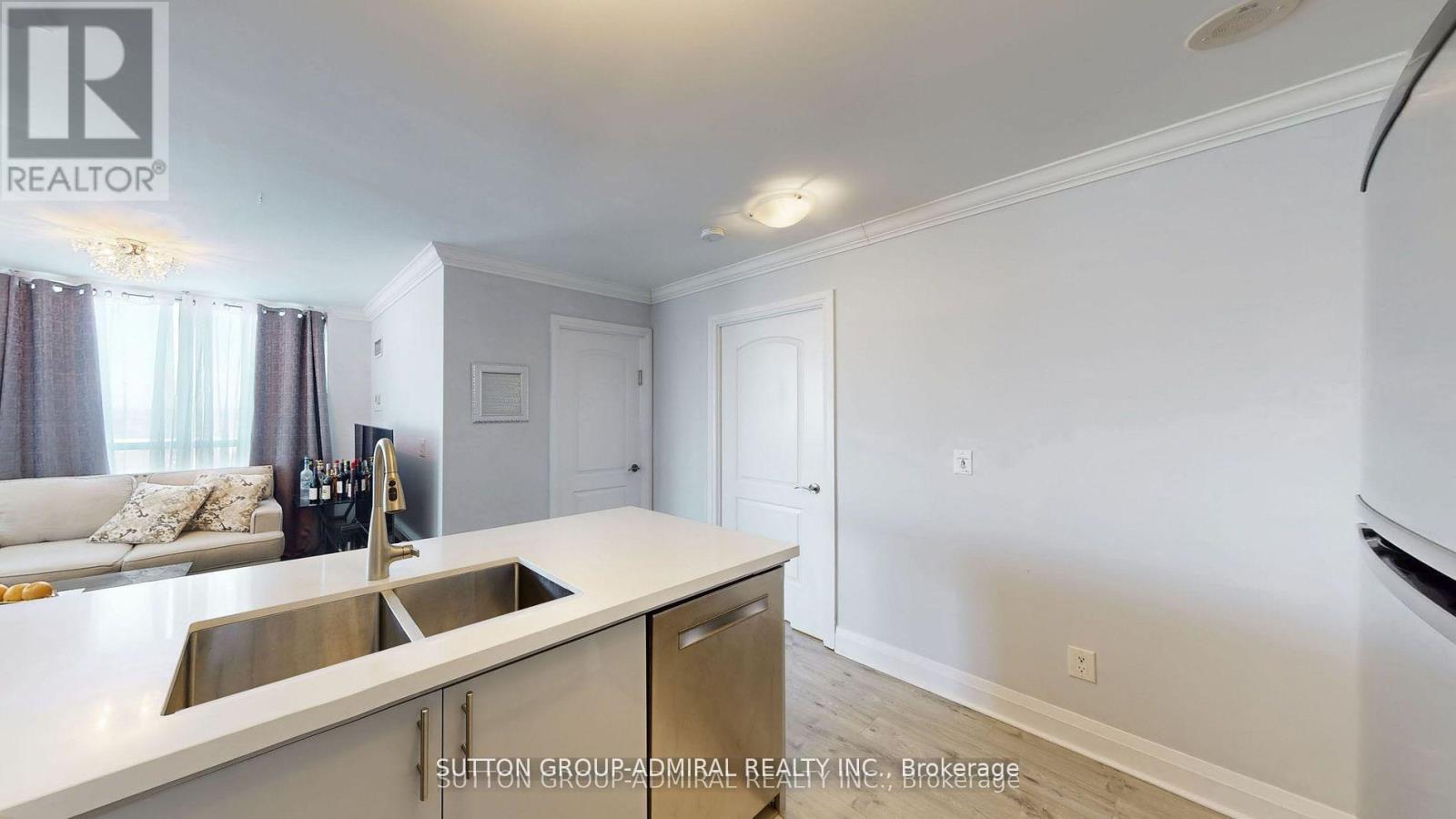 #811 20 NORTH PARK ROAD - 12