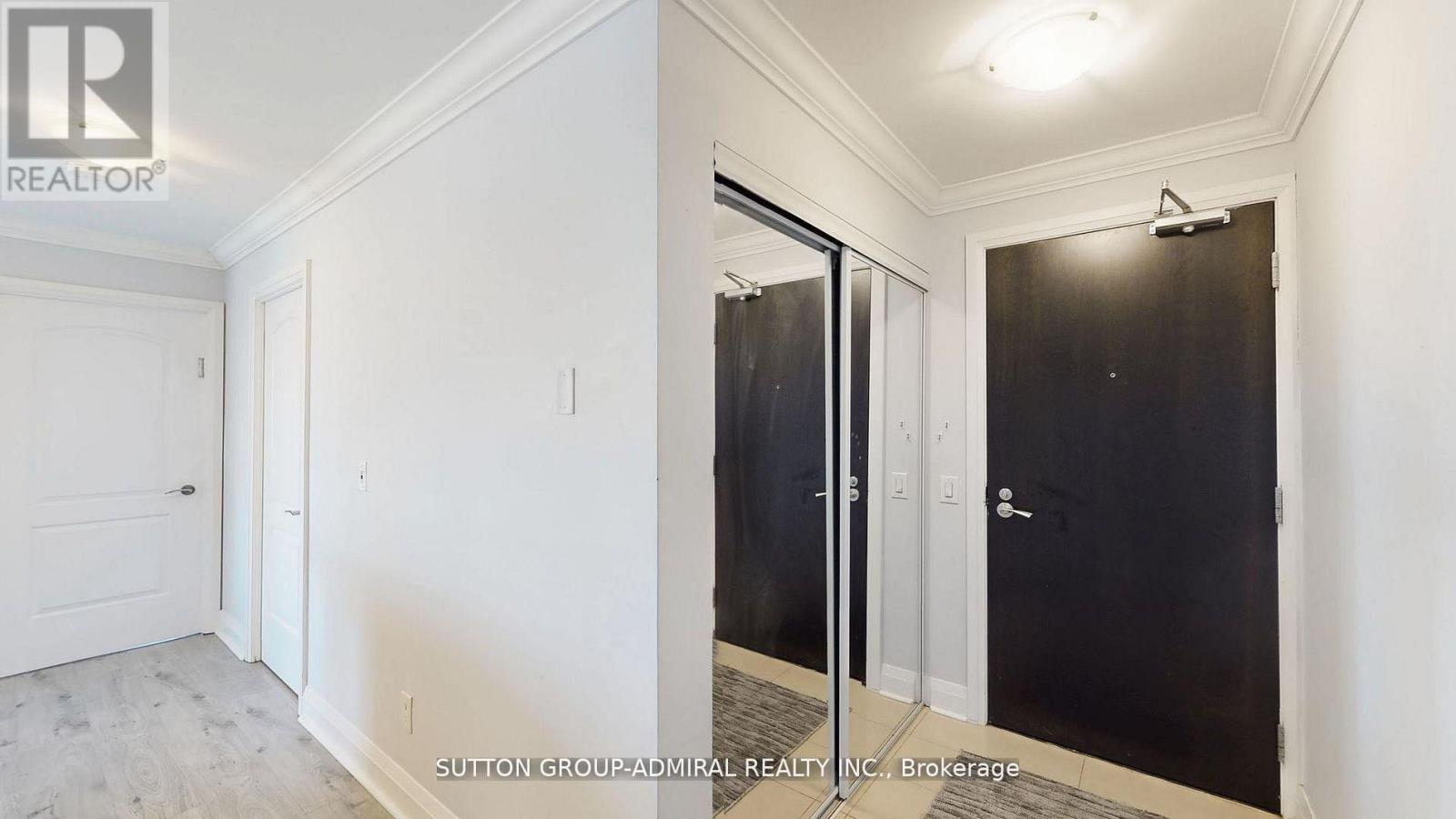 #811 20 NORTH PARK ROAD - 8