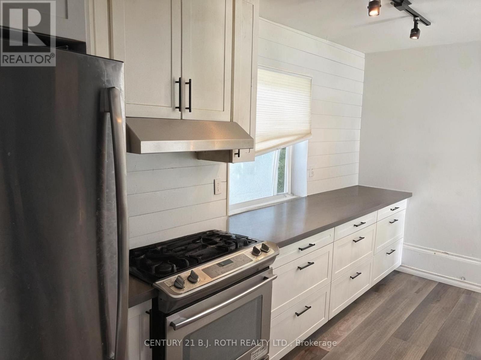 253 DUNLOP STREET E - 10