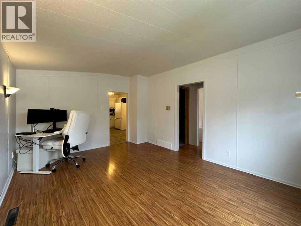 3608 46 Street — photo 6
