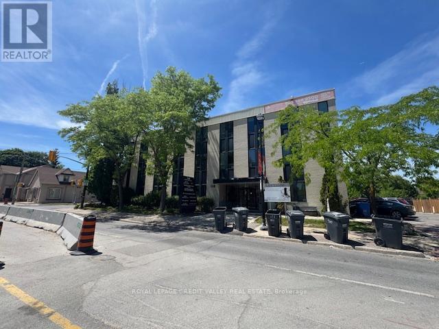 106 - 118 QUEEN STREET W