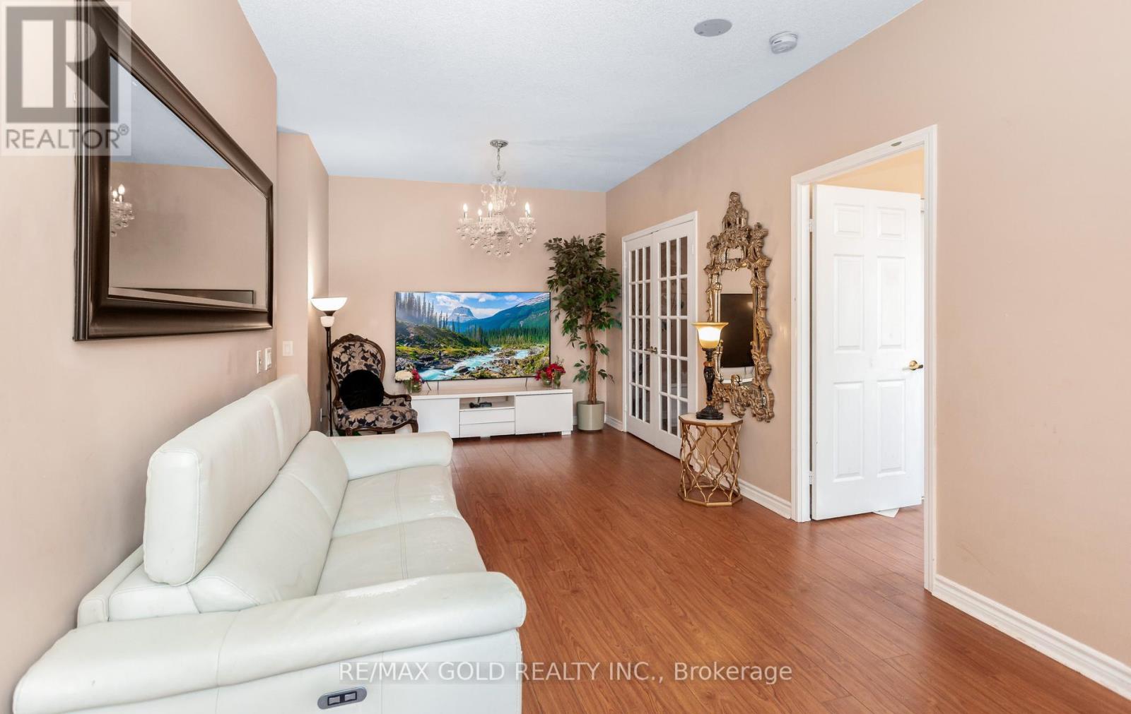 #224 25 KINGSBRIDGE GRDN CIRCLE - 11