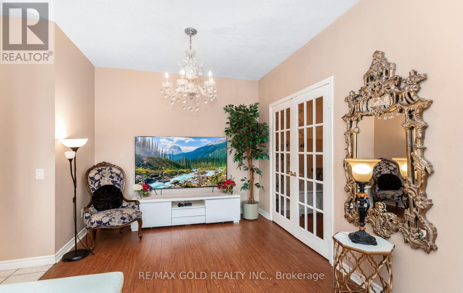 #224 25 KINGSBRIDGE GRDN CIRCLE - 12