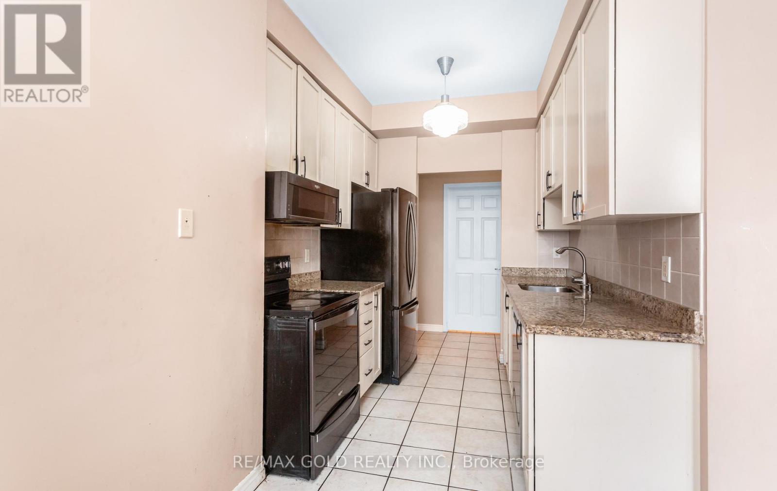 #224 25 KINGSBRIDGE GRDN CIRCLE - 18