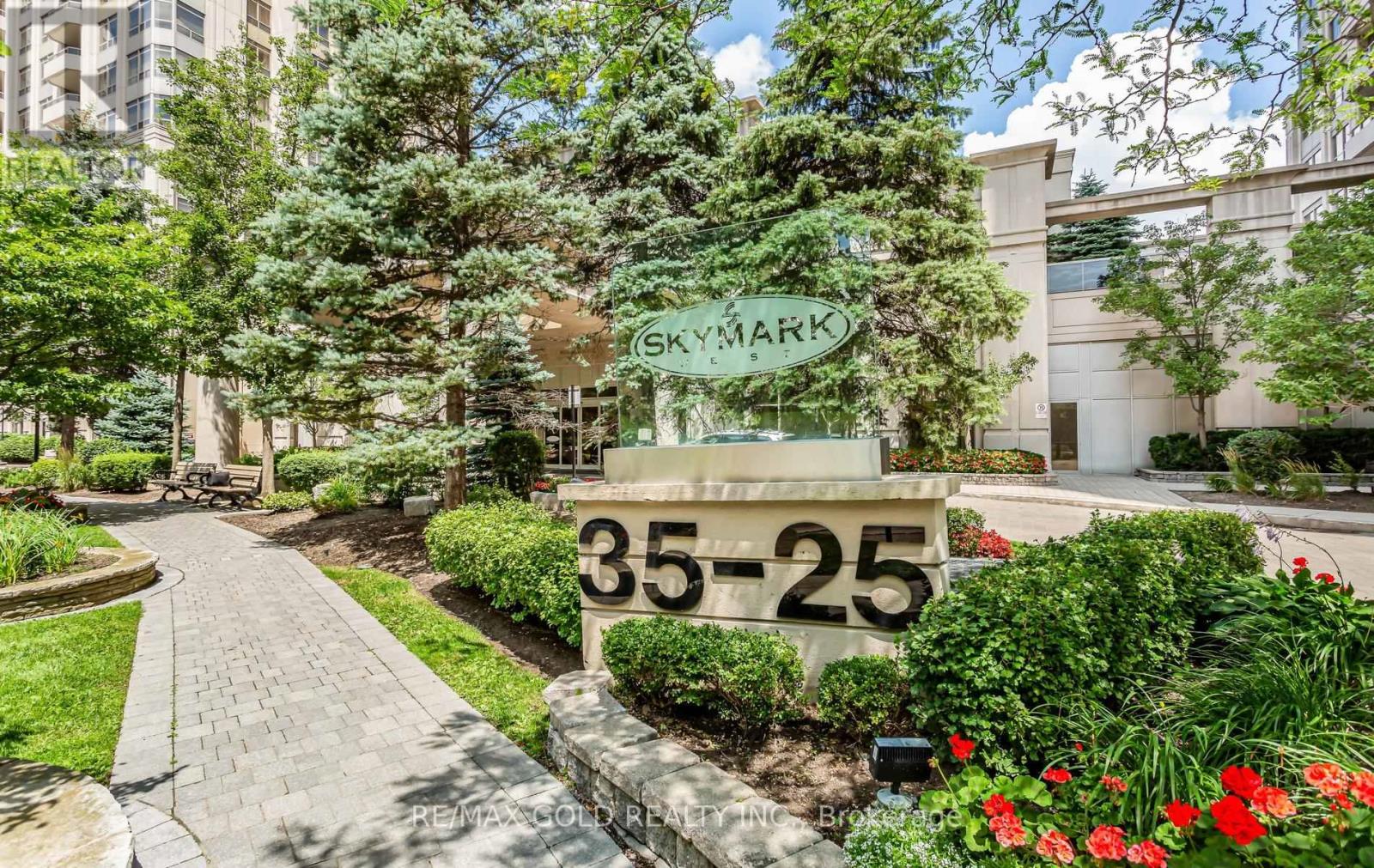 #224 25 KINGSBRIDGE GRDN CIRCLE - 2