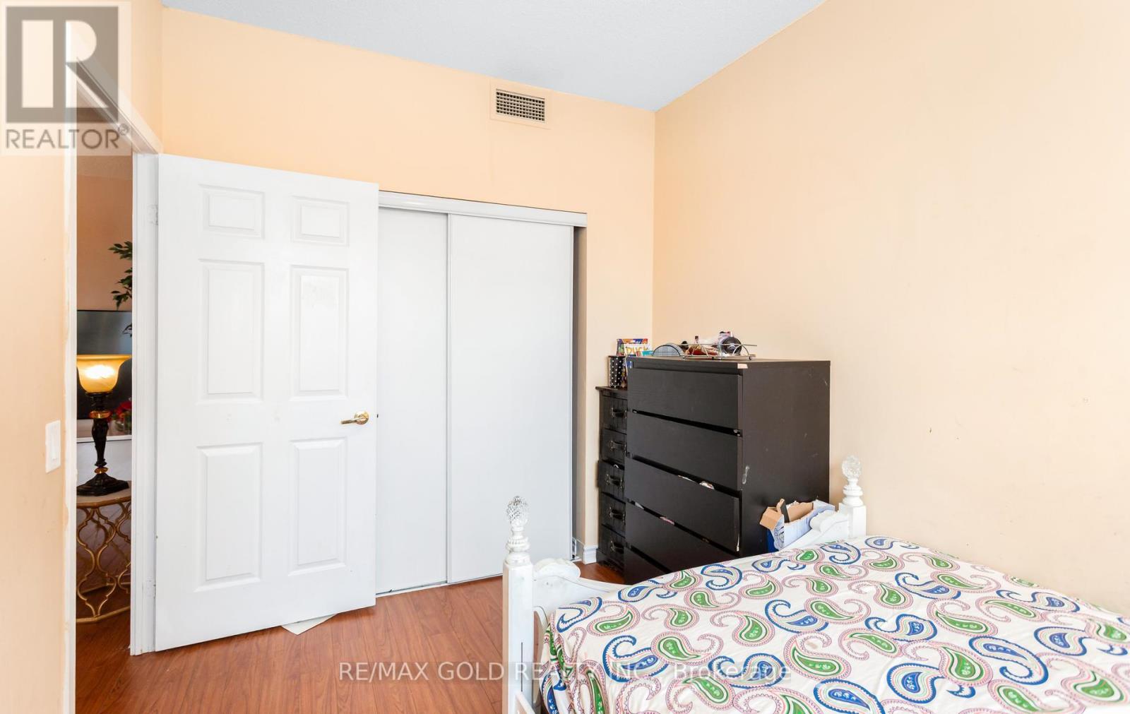 #224 25 KINGSBRIDGE GRDN CIRCLE - 26
