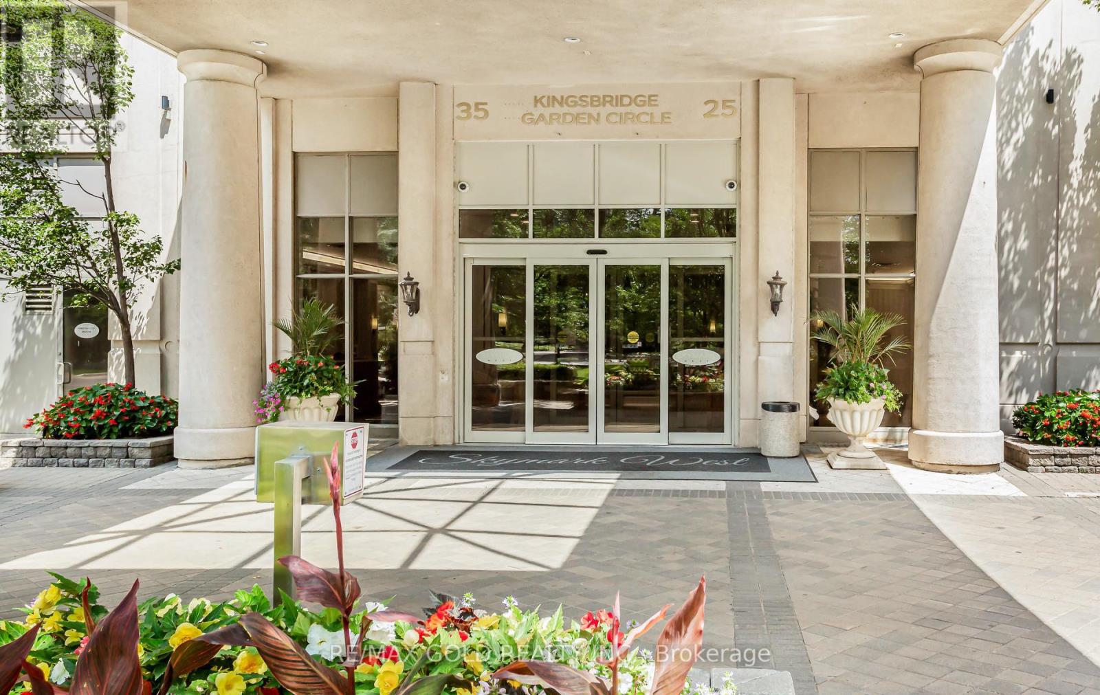 #224 25 KINGSBRIDGE GRDN CIRCLE - 3