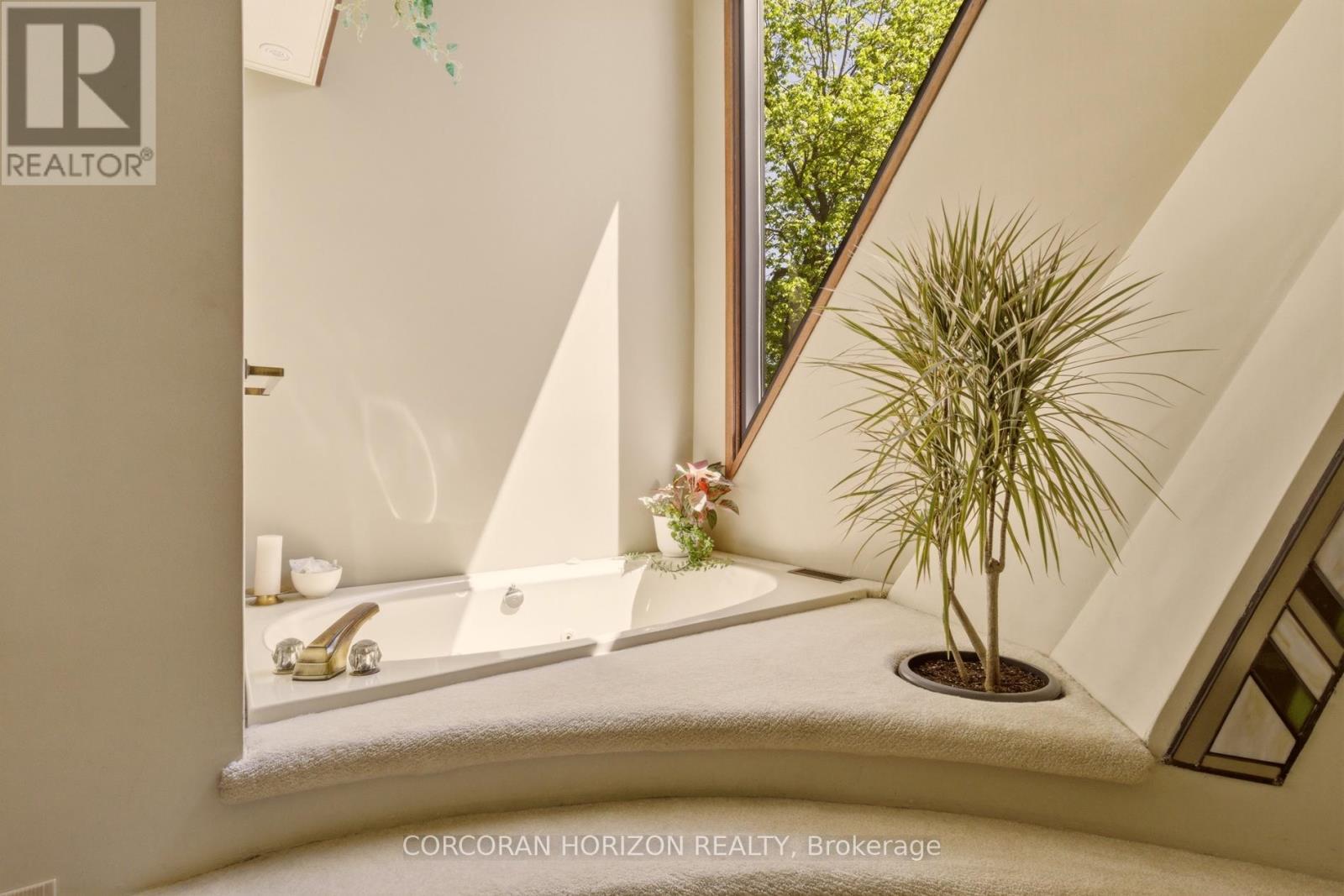 1285 KIRKWALL ROAD - 32